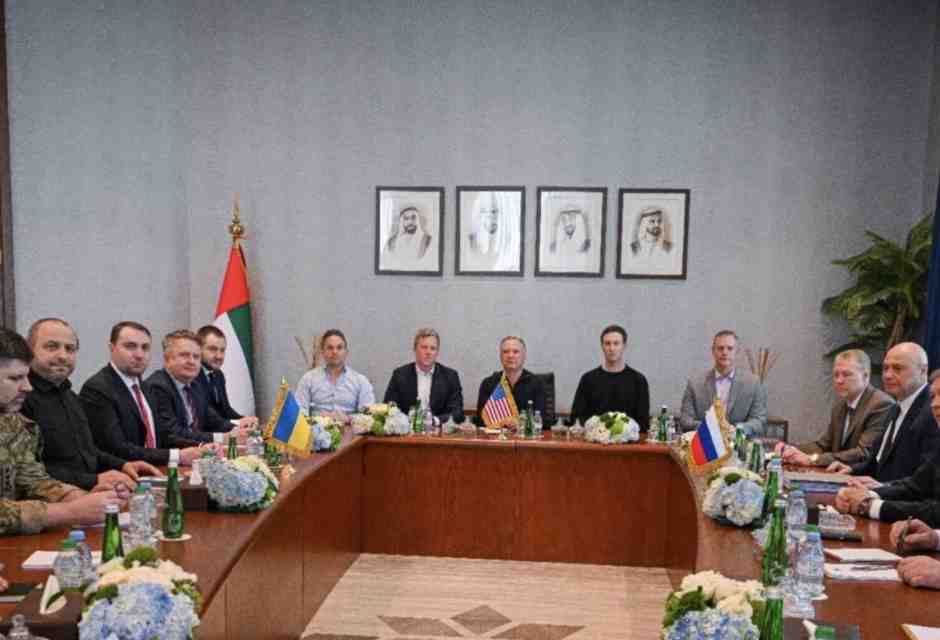 La cena fra amici e l’interprete “leggenda”. Come i russi si pappano Witkoff