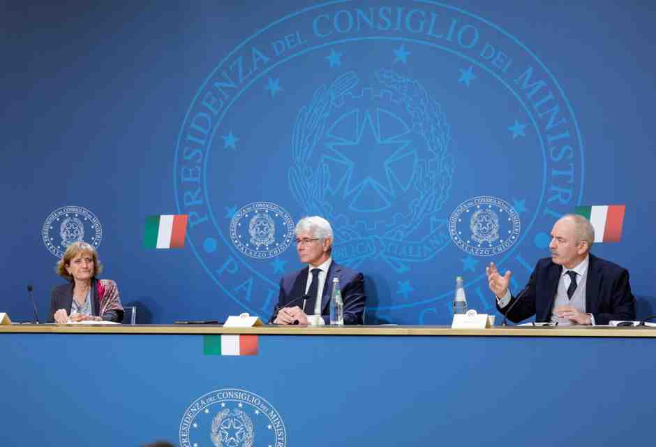 Meloni e la Memoria. Oltre il ddl Antisemitismo: ecco le proposte allo studio a Palazzo Chigi per contrastare il fenomeno