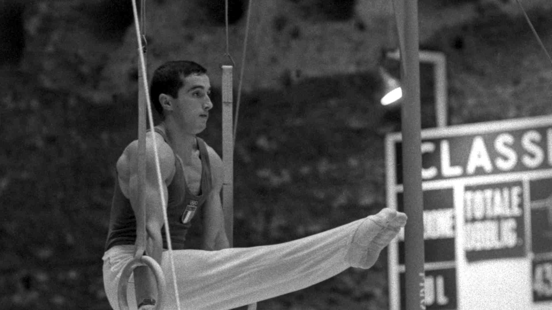 È morto Franco Menichelli, l'"Angelo azzurro" che fece appassionare l'Italia alla ginnastica