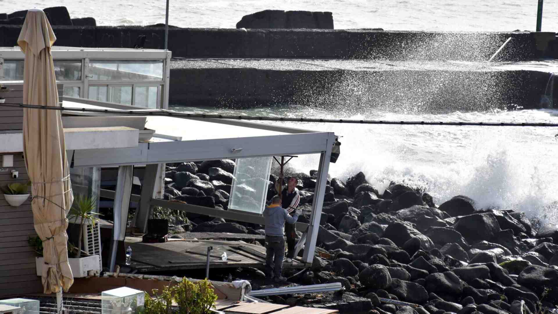 La Sicilia come laboratorio del disastro e l'indignazione che non arriva mai. Parla Franco Maresco