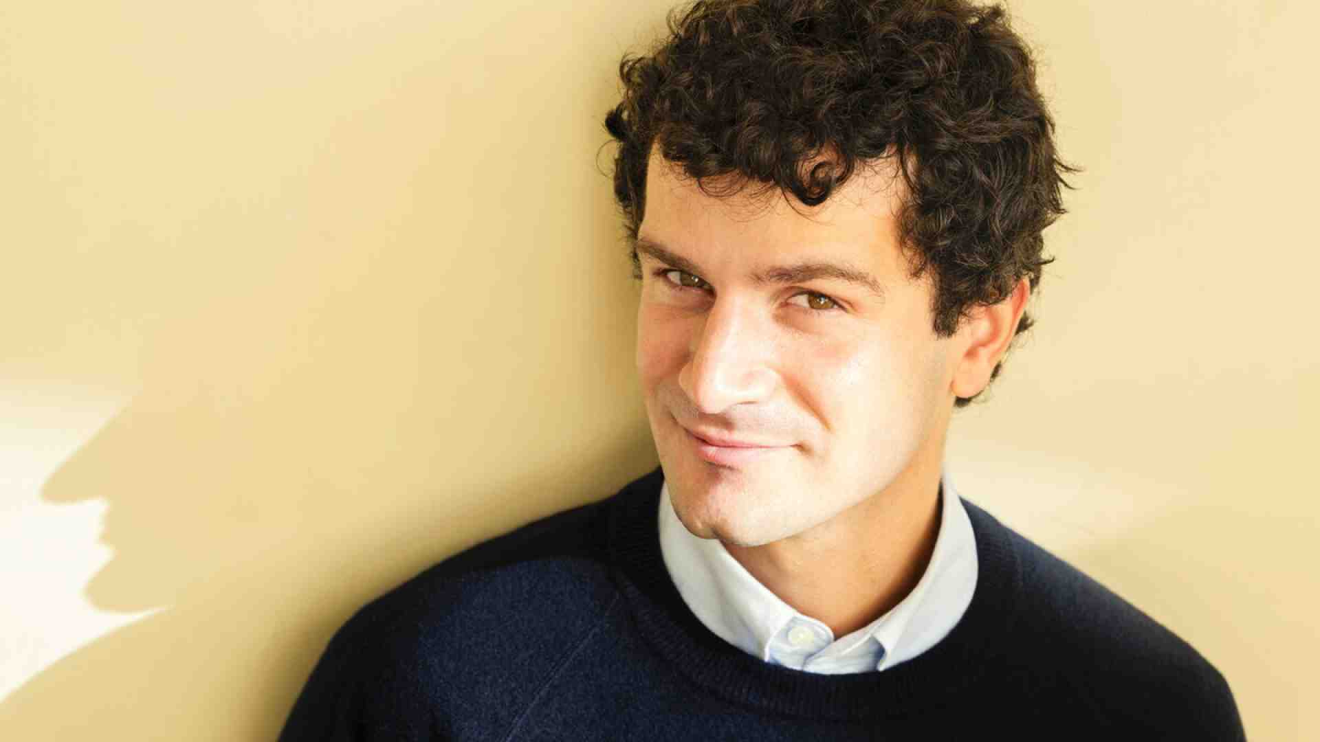 “Ecco il mio disco borghese”. Il “Lunedì” di Tutti Fenomeni: l’illusione di cambiare e la resa totale alla routine