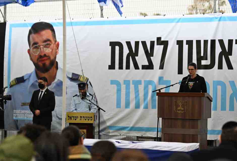 Più che un funerale di stato. Il saluto di Israele all'ultimo ostaggio del 7 ottobre