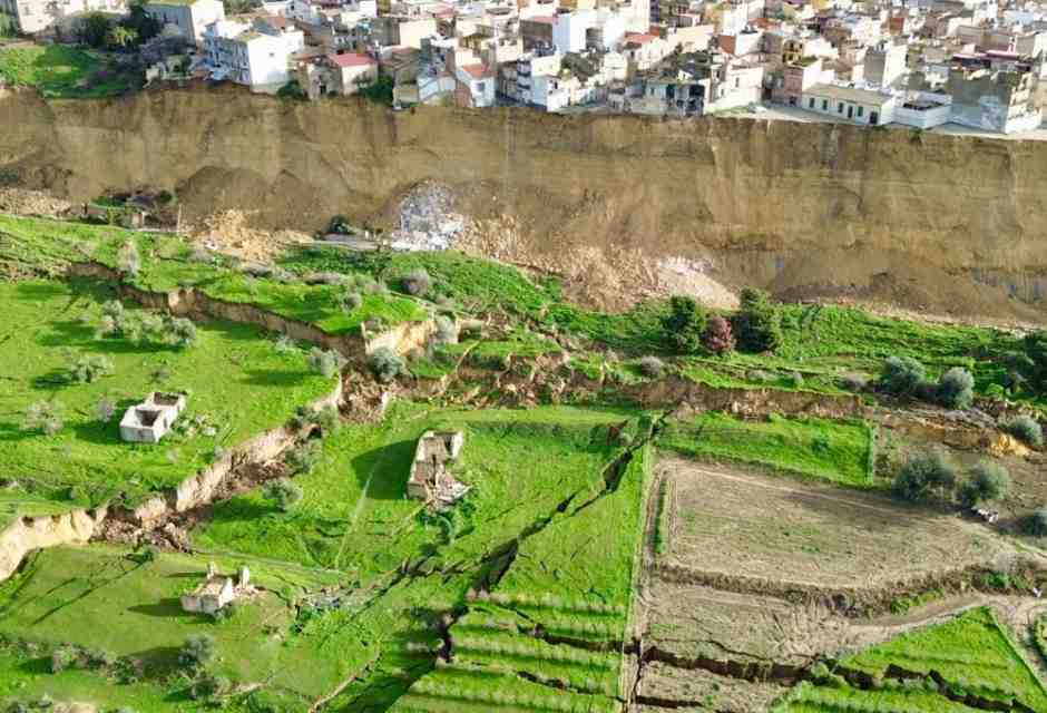 La frana di Niscemi continua a muoversi. Meloni sul luogo: "Il governo sarà celere. Quanto accaduto nel 1997 non si ripeterà"