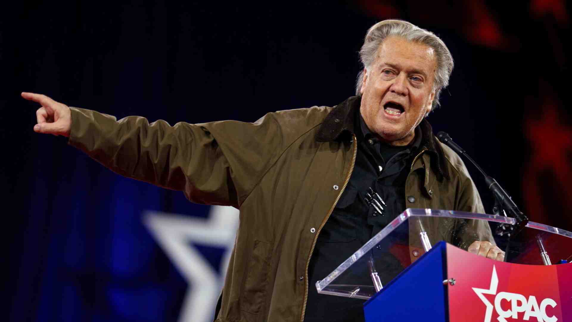 Steve Bannon: "Non volete l'Ice in Italia? Fuck you! Meloni è diventata una globalista"