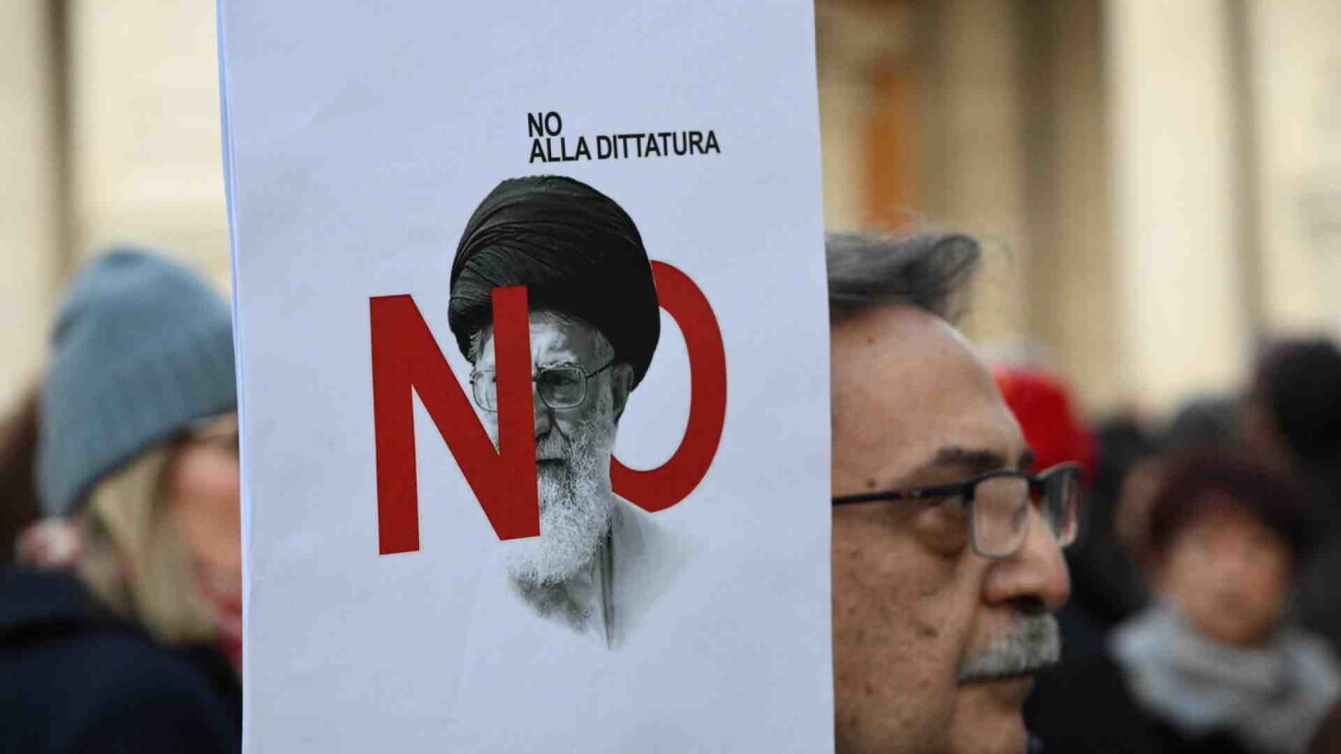Chiamare i terroristi con il loro nome: la svolta europea contro i pasdaran è un manifesto di libertà