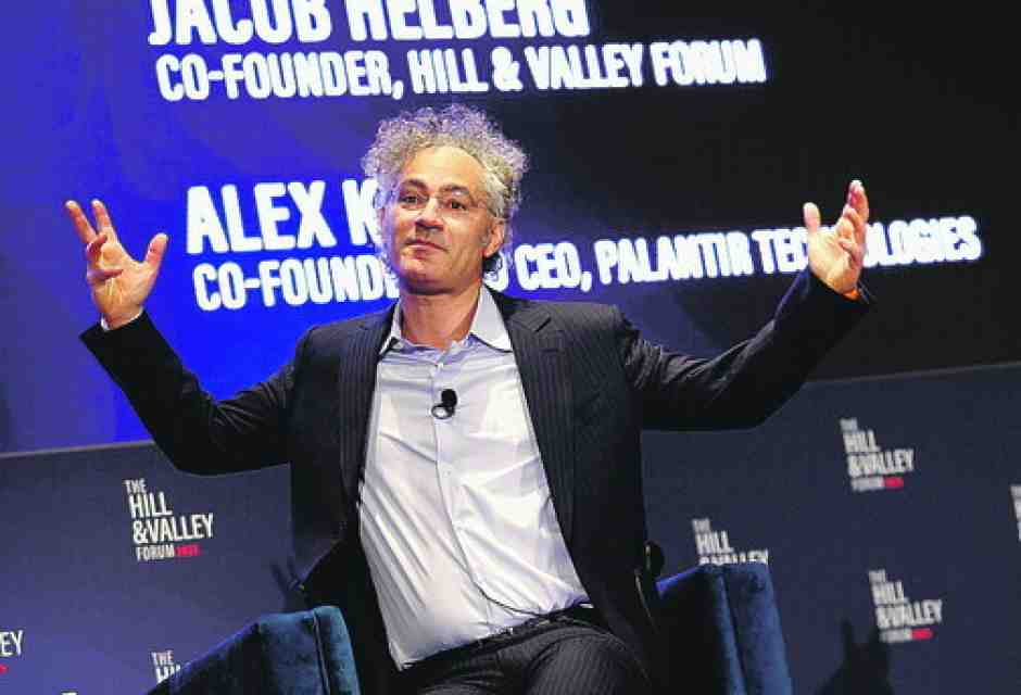 La pericolosa dipendenza del governo inglese dall'americana Palantir