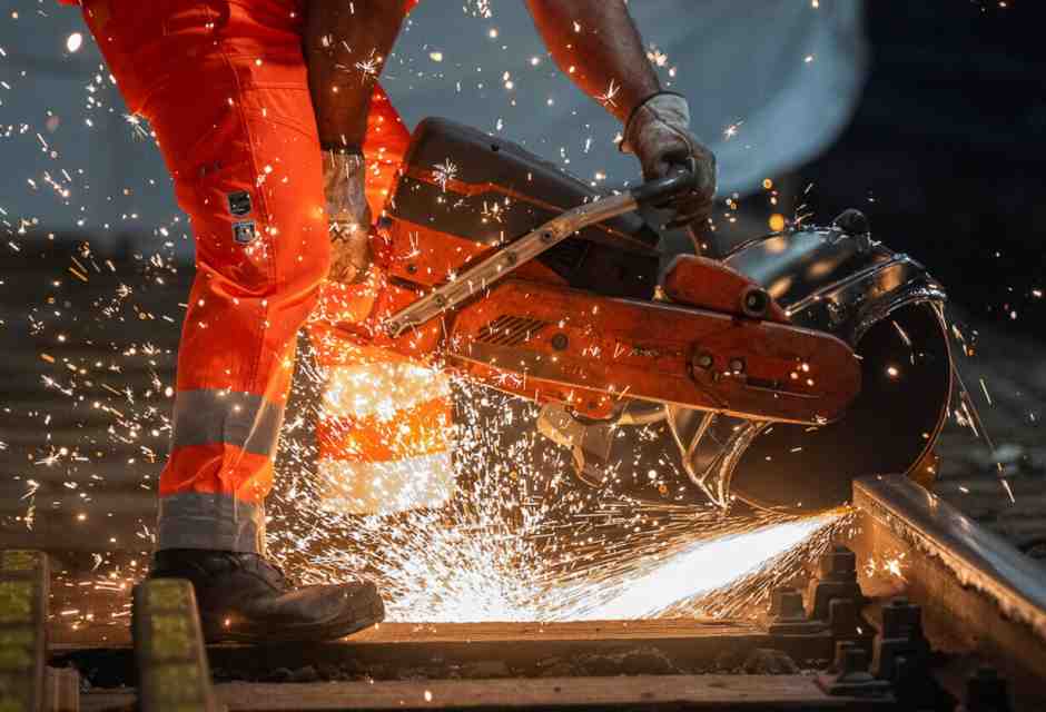 Rinnovi contrattuali, Pnrr, industria: cosa ha spinto la crescita italiana nel 2025