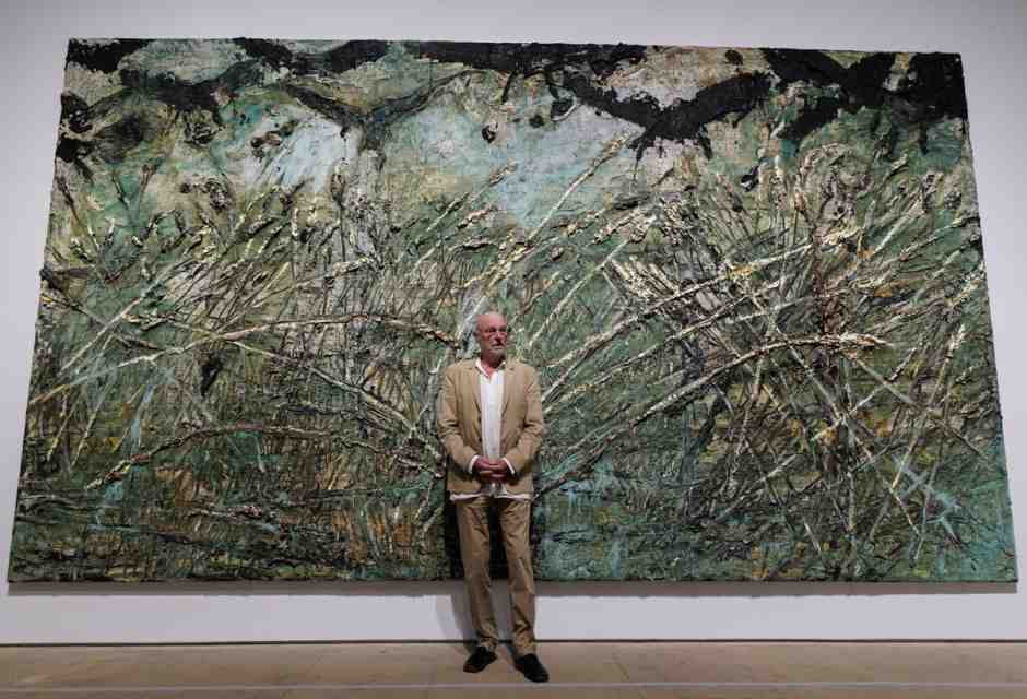 Rifiuti che diventano oro, ovvero critica d’arte e chiacchiera esoterica