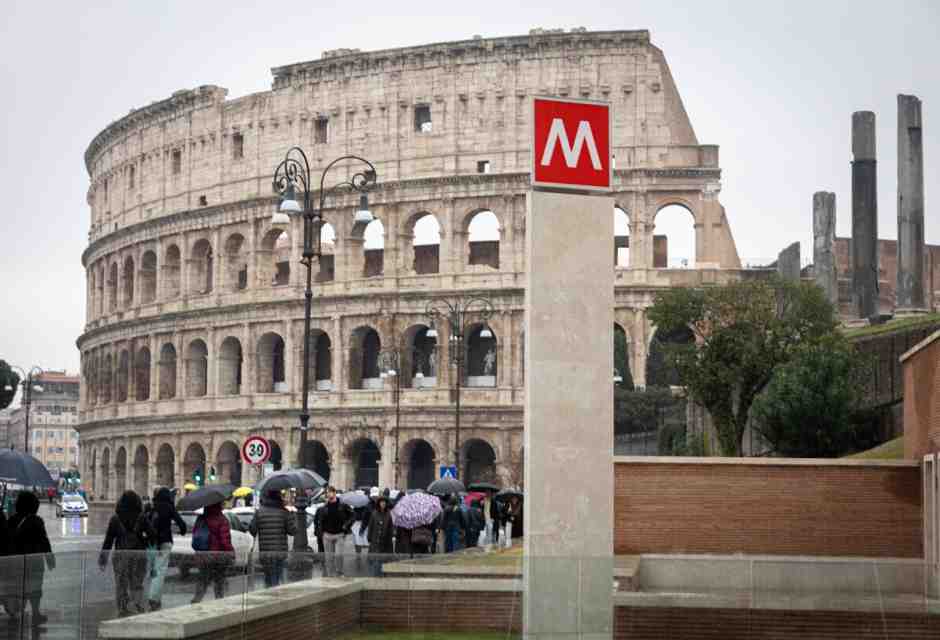 Metropolitane senz’anima e metropolitane senza scale mobili. Roma batte Milano