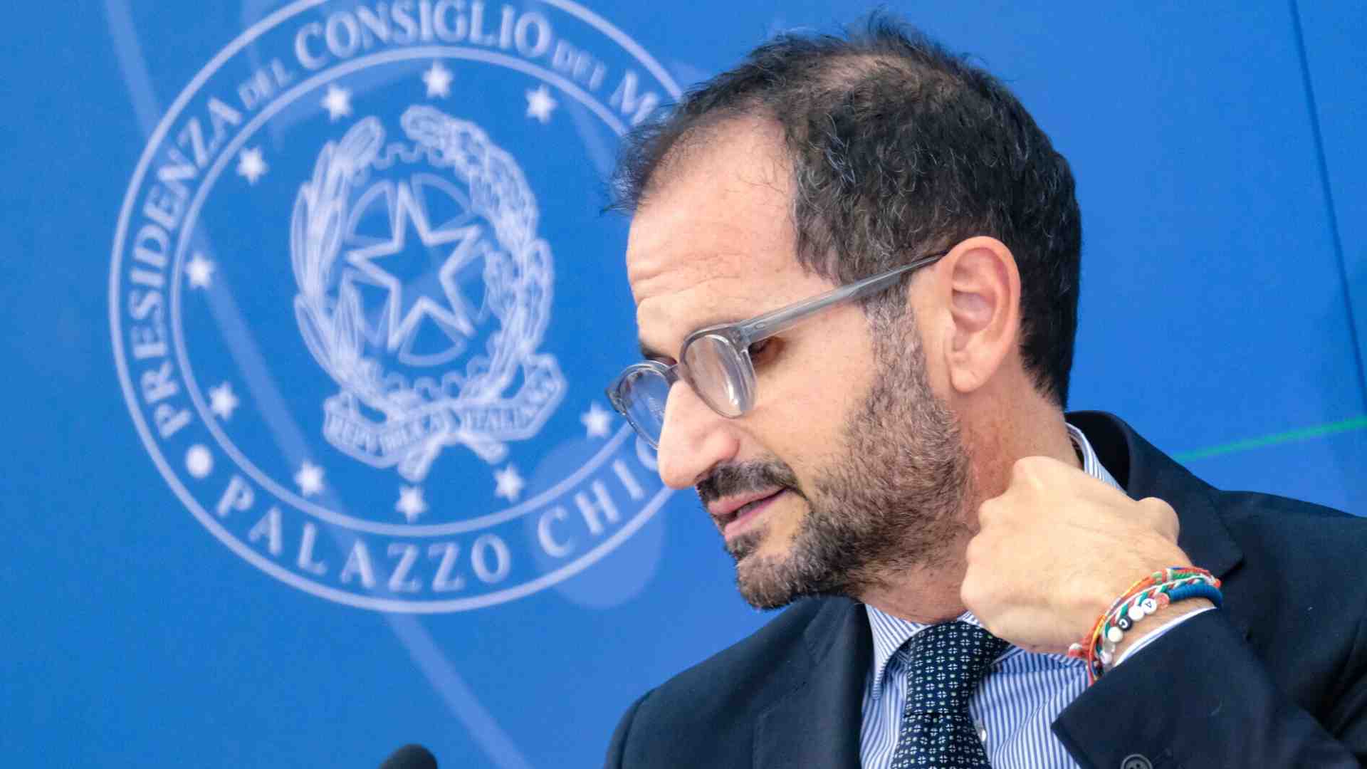 Il Tar boccia Gemmato sui farmaci. Il governo colleziona un'altra sconfitta in Sanità per eccesso di protagonismo