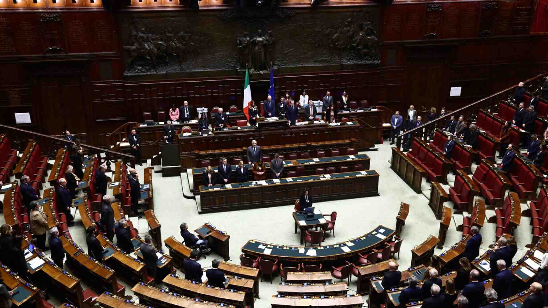 Piantedosi sugli scontri di Torino: "Chi sfila con i delinquenti gli offre impunità". Domani il voto in Senato