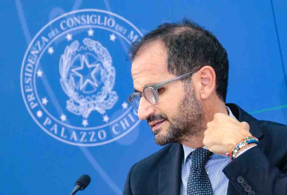 Il Tar boccia Gemmato sui farmaci. Il governo colleziona un'altra sconfitta in Sanità per eccesso di protagonismo