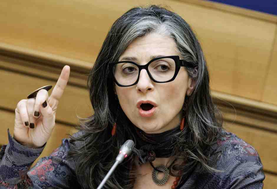 Albanese torna alla Camera per inveire contro il ddl antisemitismo