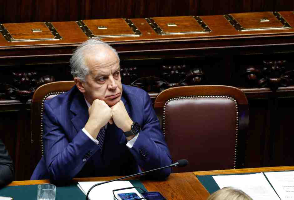 Le diverse reazioni delle opposizioni alle parole di Piantedosi