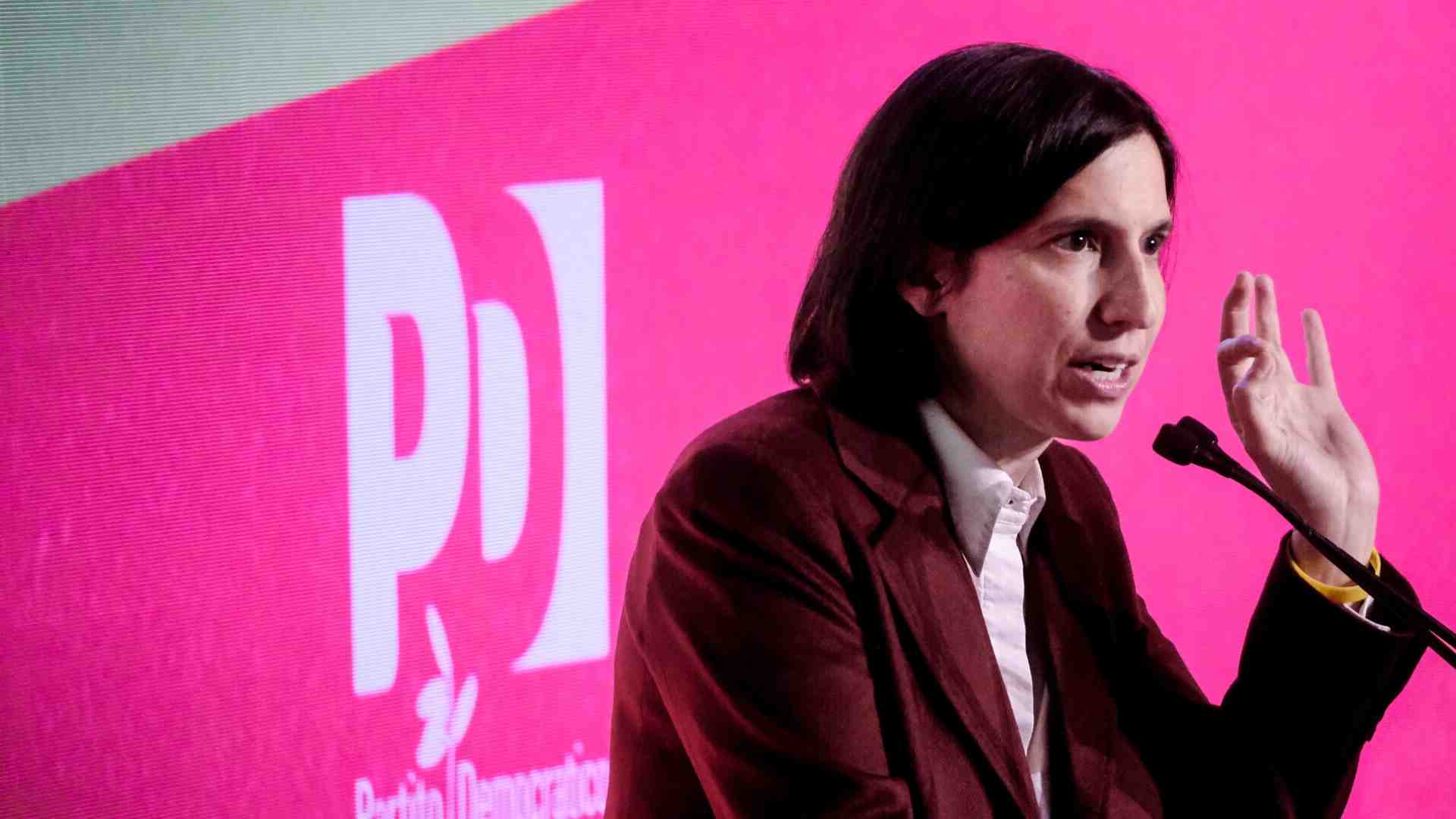 "E allora eravamo tutti fascisti...". La sinistra contro Schlein, che accomuna chi vota Sì a Casapound