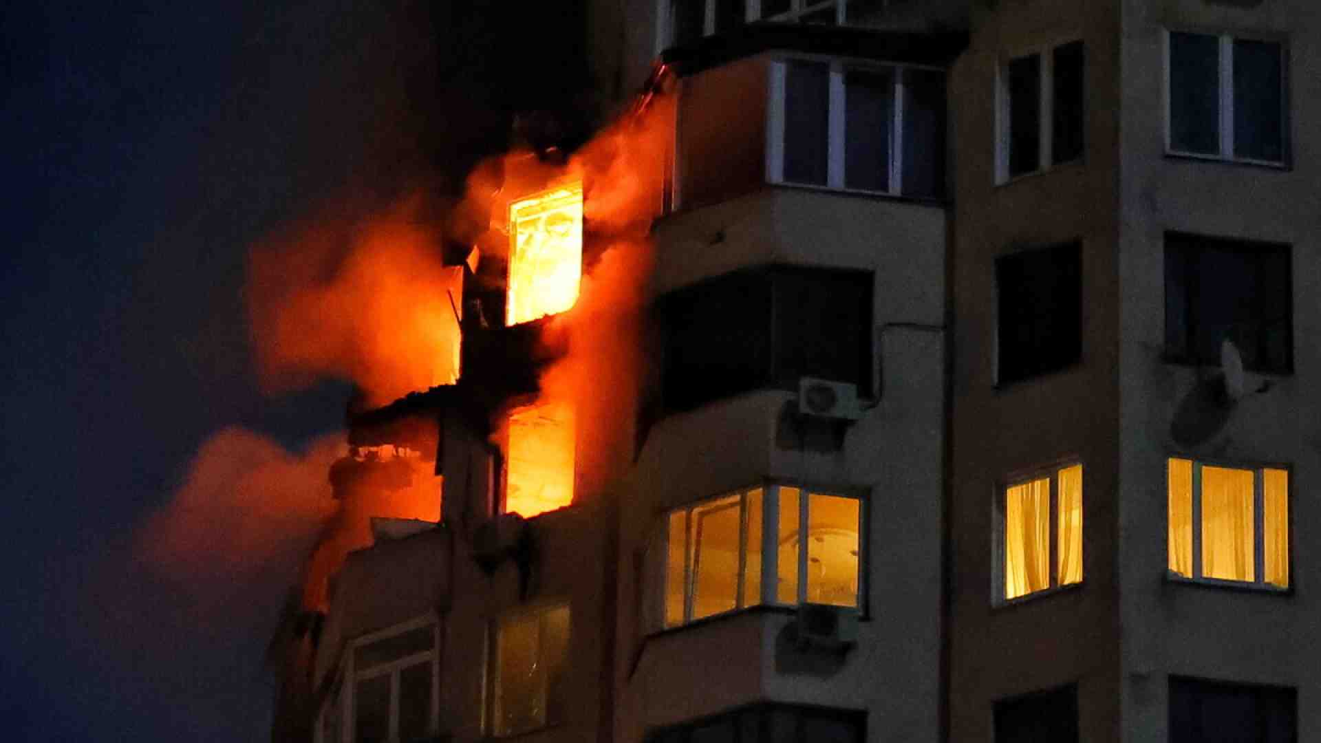 Ripartono i negoziati ad Abu Dhabi e Mosca arriva armata