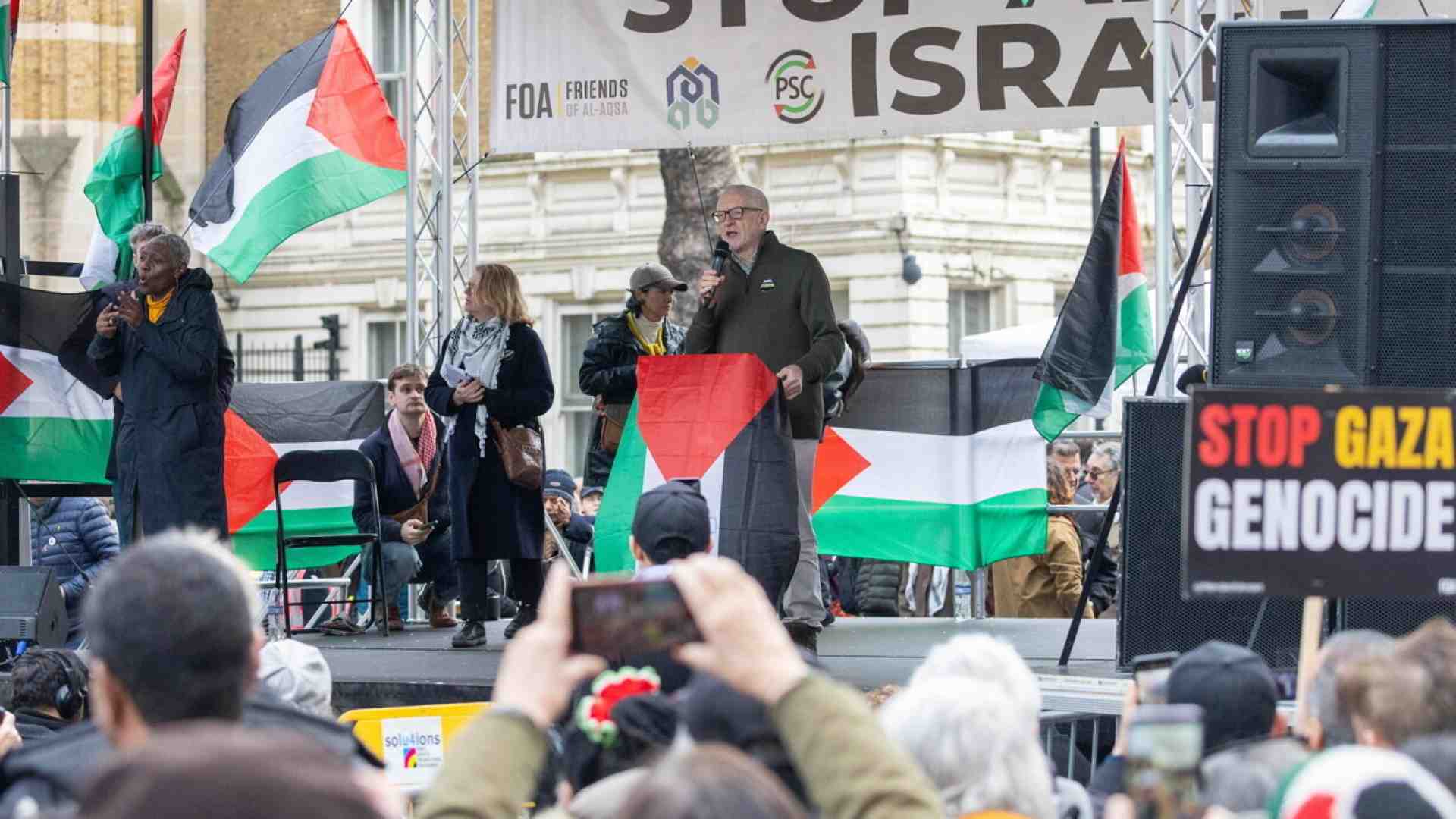 Nella Londra corbiniana si tifa ayatollah. “Ditelo chiaro e forte, Khamenei ci rendi orgogliosi”