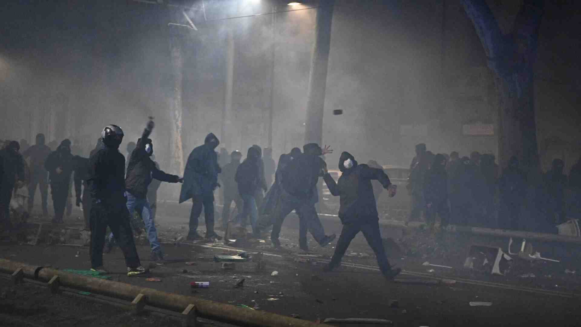 La falsificante zona grigia attorno agli antagonisti e una domanda seria al Manifesto