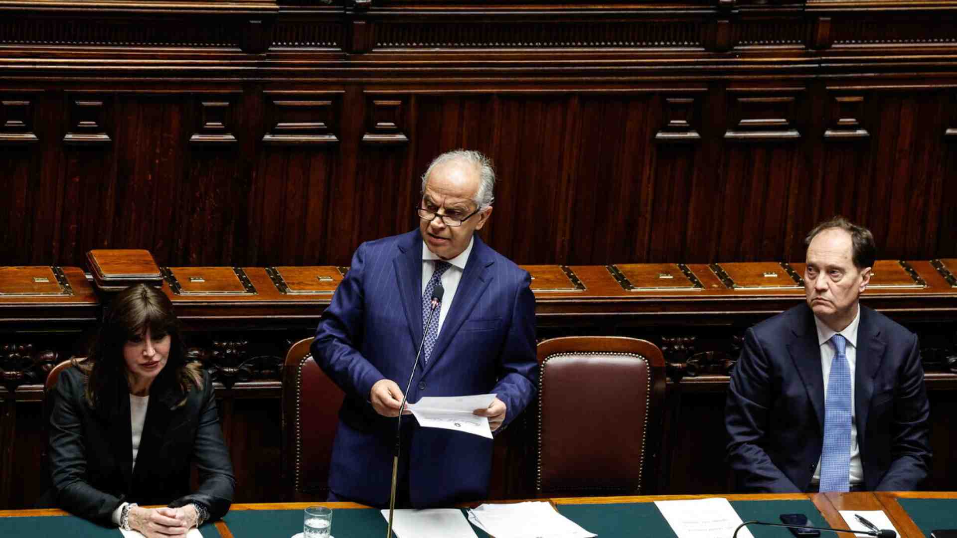 Meloni accelera sulla sicurezza, Piantedosi attacca la sinistra. Oggi voto (con scontro) in Senato