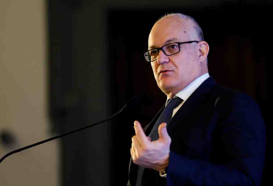 Pini e torri. A Roma tutto può crollare, tranne il principio che l’emergenza è selettiva