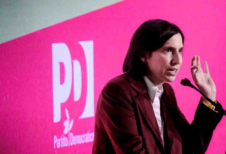 "E allora eravamo tutti fascisti...". La sinistra contro Schlein, che accomuna chi vota Sì a Casapound