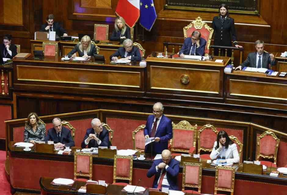 Pd, M5s, Iv e Avs presentano una risoluzione unica sulla sicurezza. Calenda si smarca