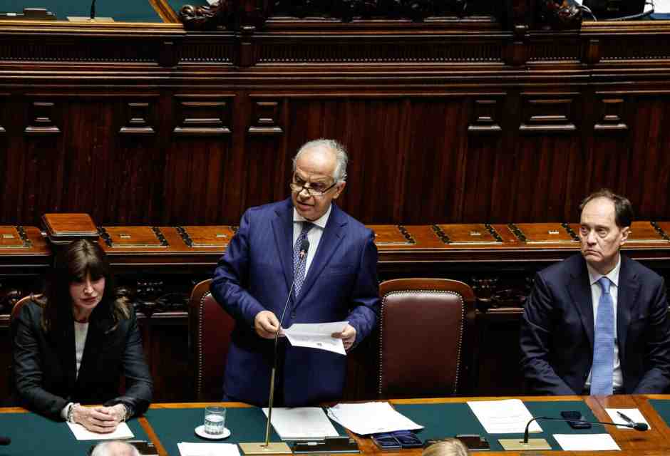 Meloni accelera sulla sicurezza, Piantedosi attacca la sinistra. Oggi voto (con scontro) in Senato