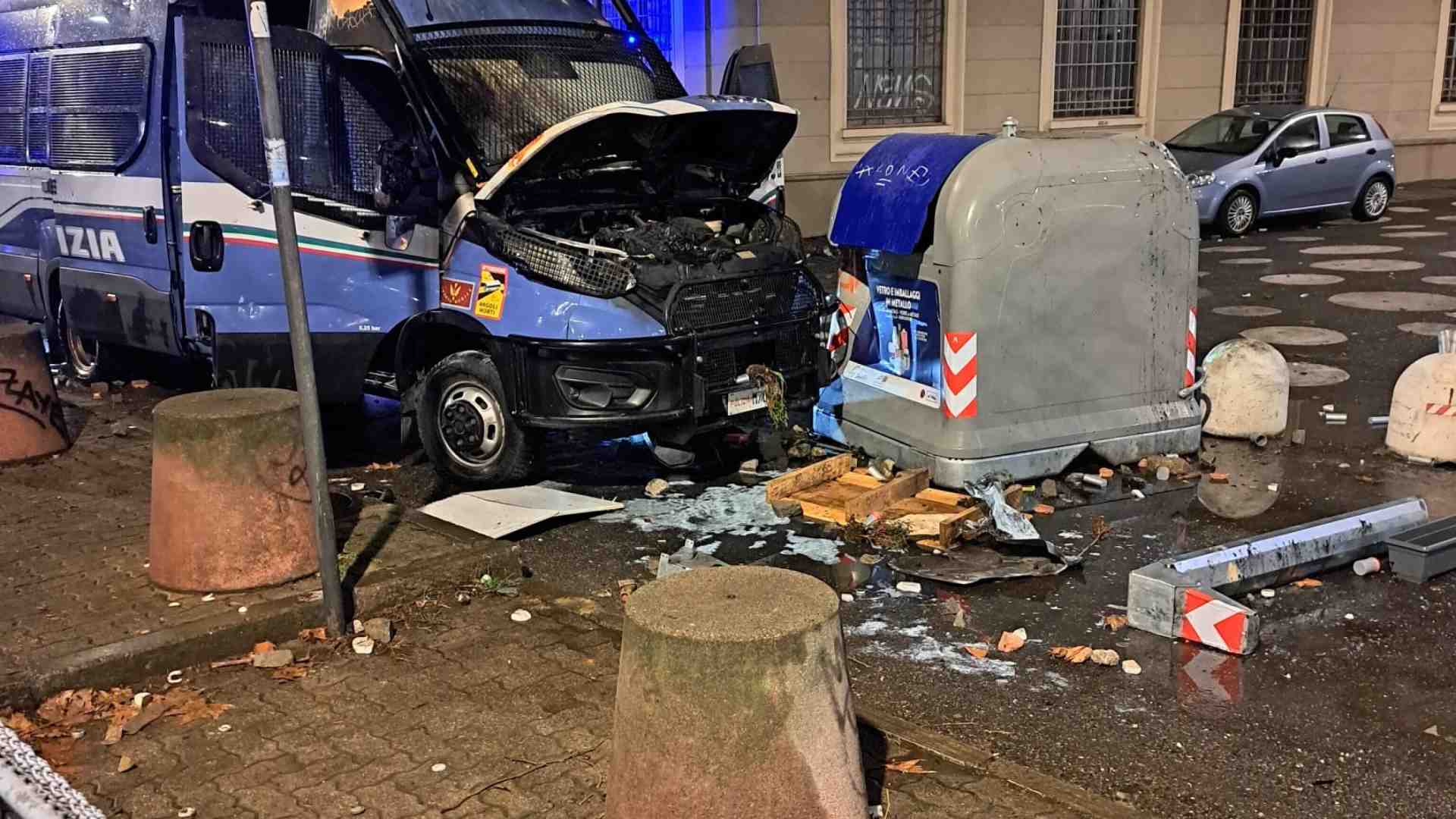 La rivendicazione di Askatasuna dopo il corteo. Sono violenti, ma parlano chiaro