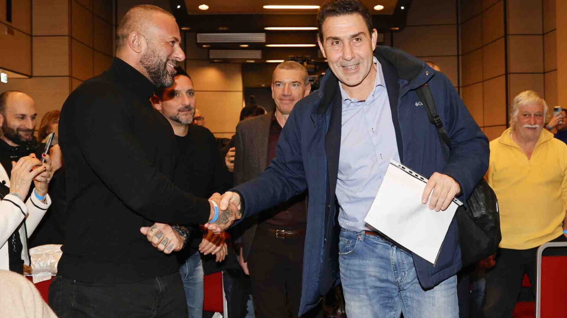 Il baraccone Vannacci: marcia in tv, anche in Rai, vuole farsi accettare da Meloni. Il "dolo" di Salvini