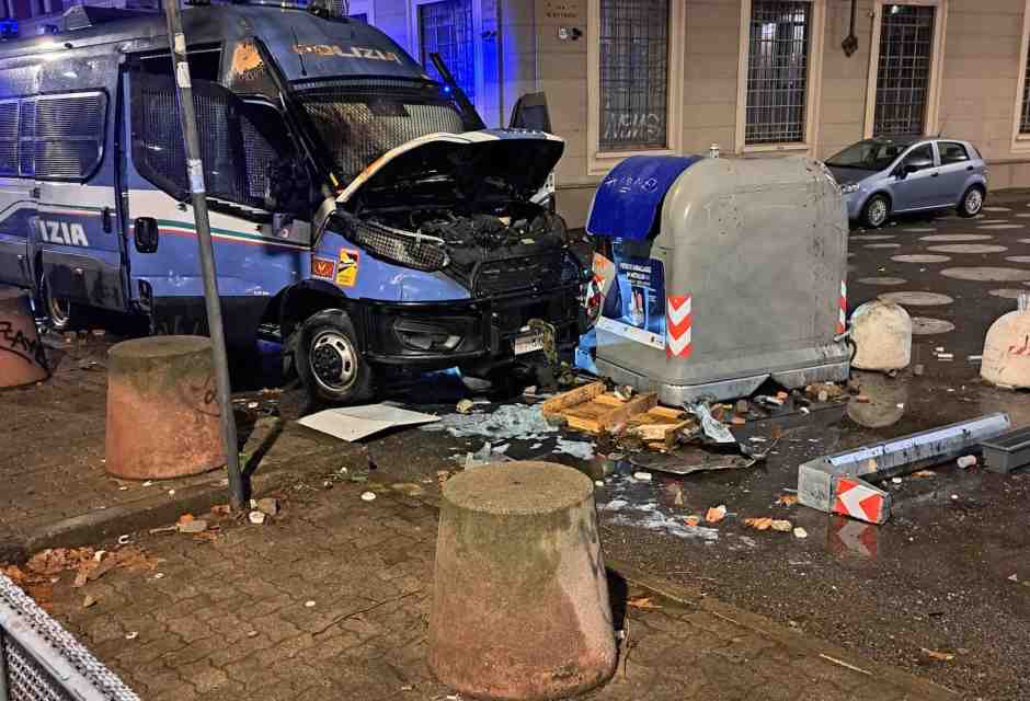 La rivendicazione di Askatasuna dopo il corteo. Sono violenti, ma parlano chiaro