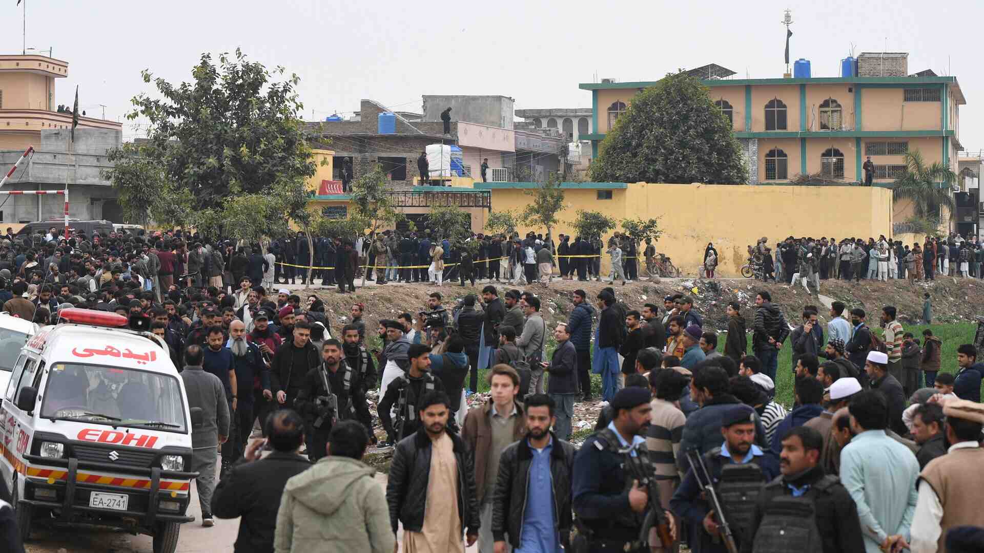 Un'esplosione in una moschea di Islamabad provoca 31 morti e quasi duecento feriti