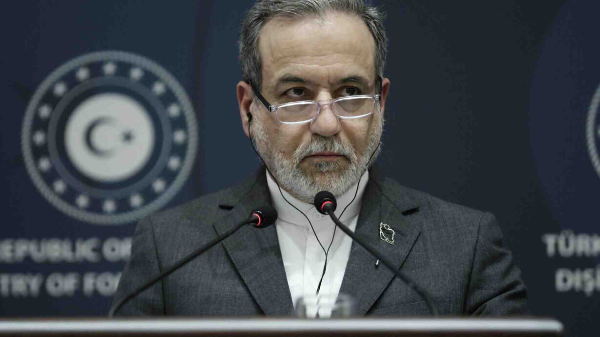 Il motto khomeinista “annega il diavolo in un fiume di parole” e il duo litigioso che negozia per l’Iran