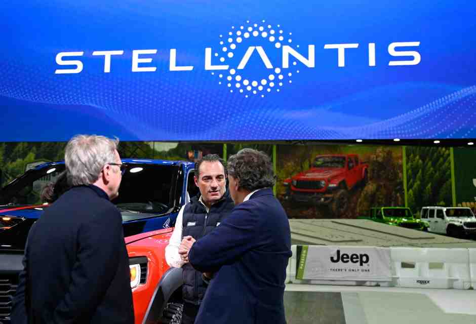 Stellantis presenta il conto della corsa all’elettrico