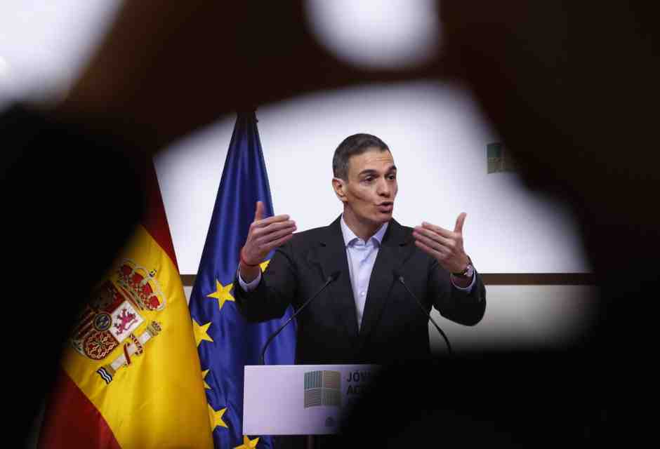 Successo internazionale e crisi in Spagna. Le due facce di Sánchez