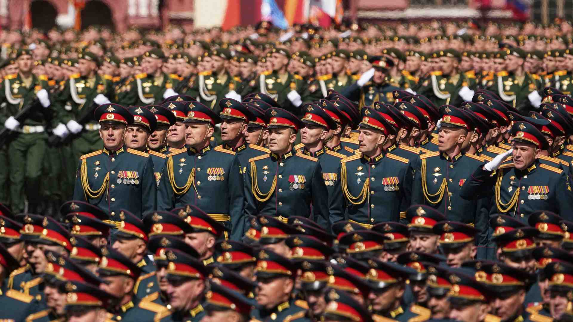 All’ultimo, gli uomini ritornano uomini. Lettera da una parata sul web