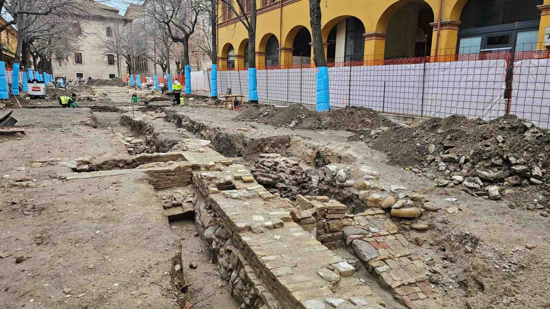 Dal Vitruvio trovato a Fano all’arco di trionfo trumpiano. L’insostenibile fascino del classico