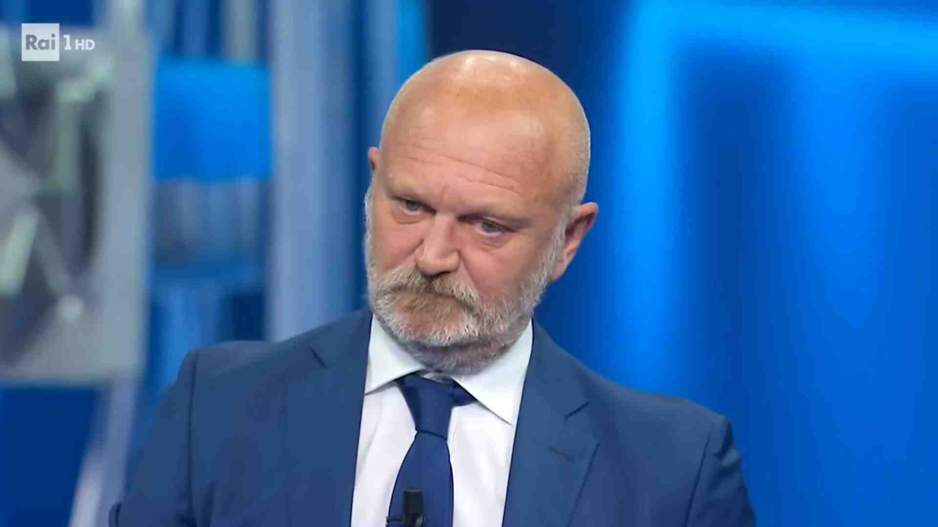 Il comico “fascista” rinuncia a Sanremo. I No Pucci vincono una battaglia persa