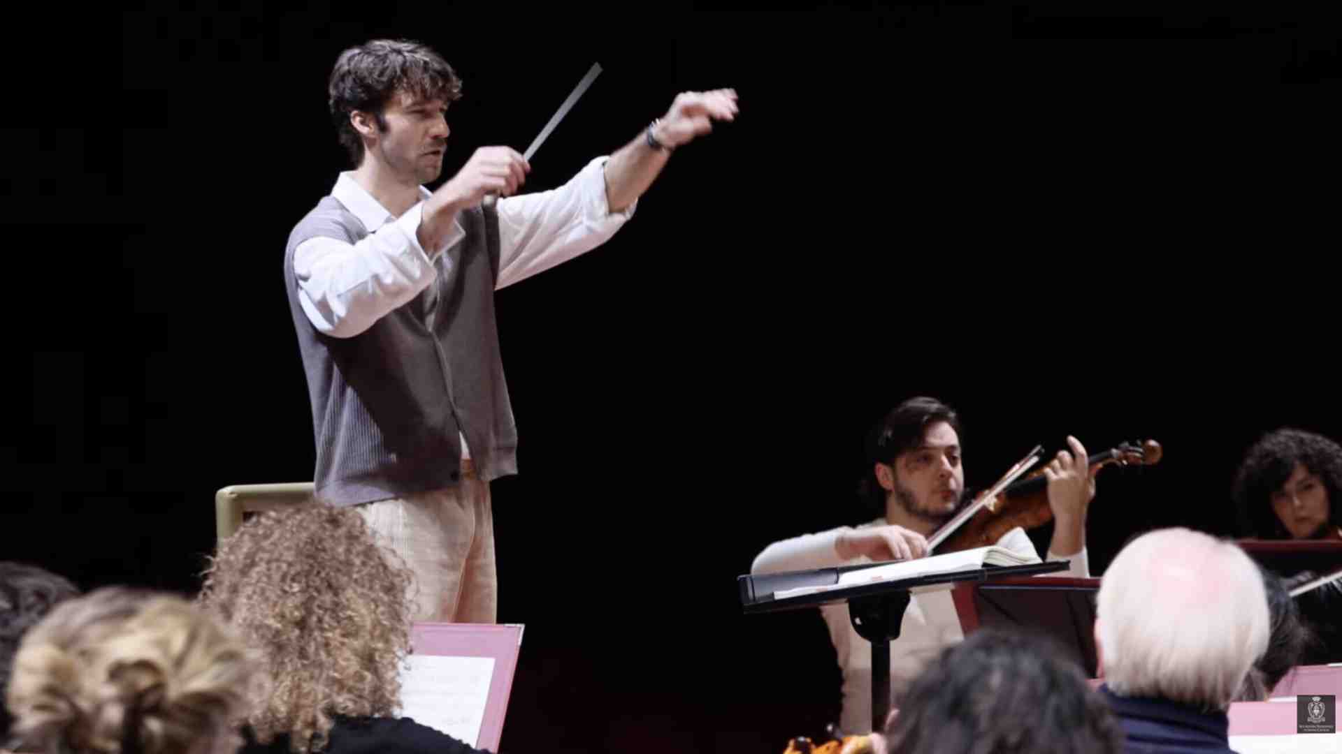 Stregati da Viotti. Il direttore sul podio di Santa Cecilia per una Quinta di Ciajkovskij mai così sensuale