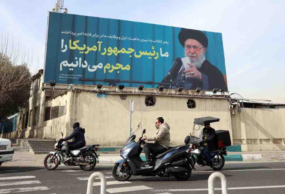 Tutto pur di resistere. L’essenza della Repubblica islamica in due gesti