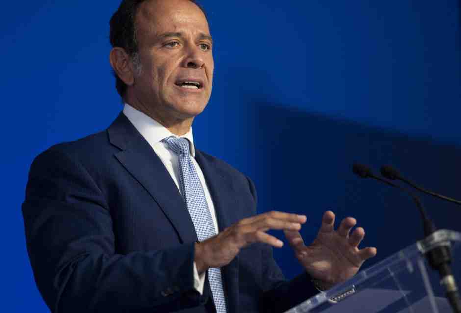 Smascherato il fotomontaggio con Mattarella, Minenna corre ai ripari e modifica il suo sito