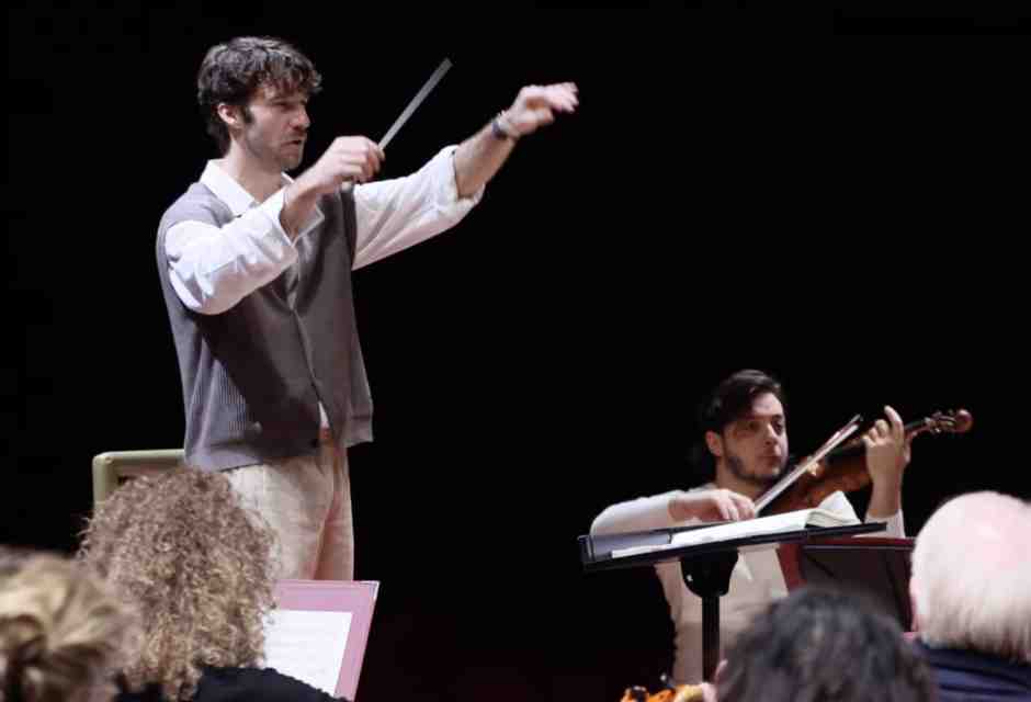 Stregati da Viotti. Il direttore sul podio di Santa Cecilia per una Quinta di Ciajkovskij mai così sensuale