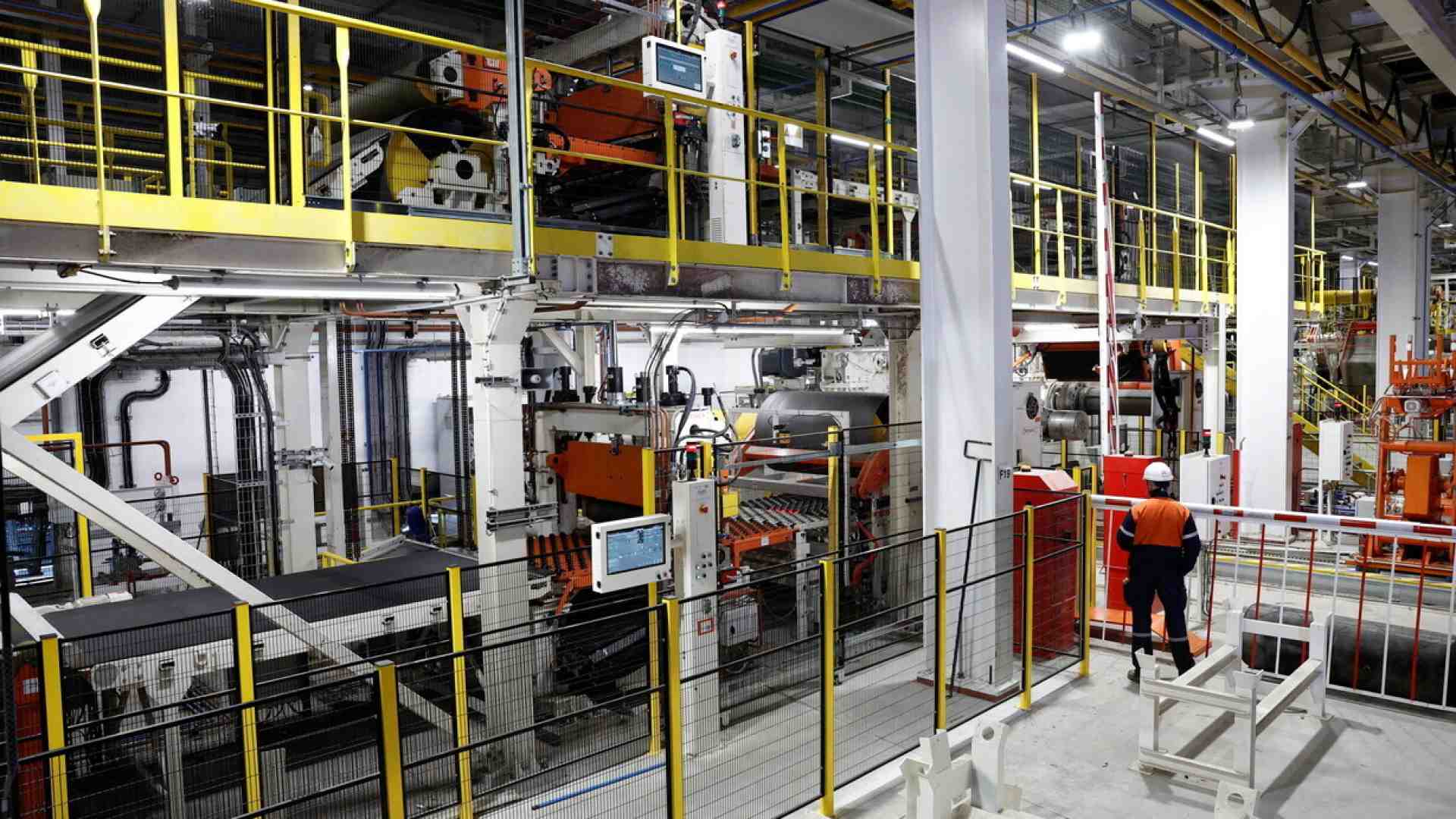 Dopo la crisi e i dazi, la produzione industriale segna una ripresa