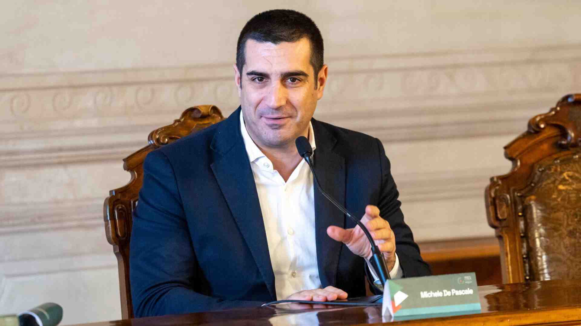 In Emilia Romagna De Pascale (Pd) apre a Meloni sui Cpr. Avs e M5s scatenati: "Un errore legittimarli"