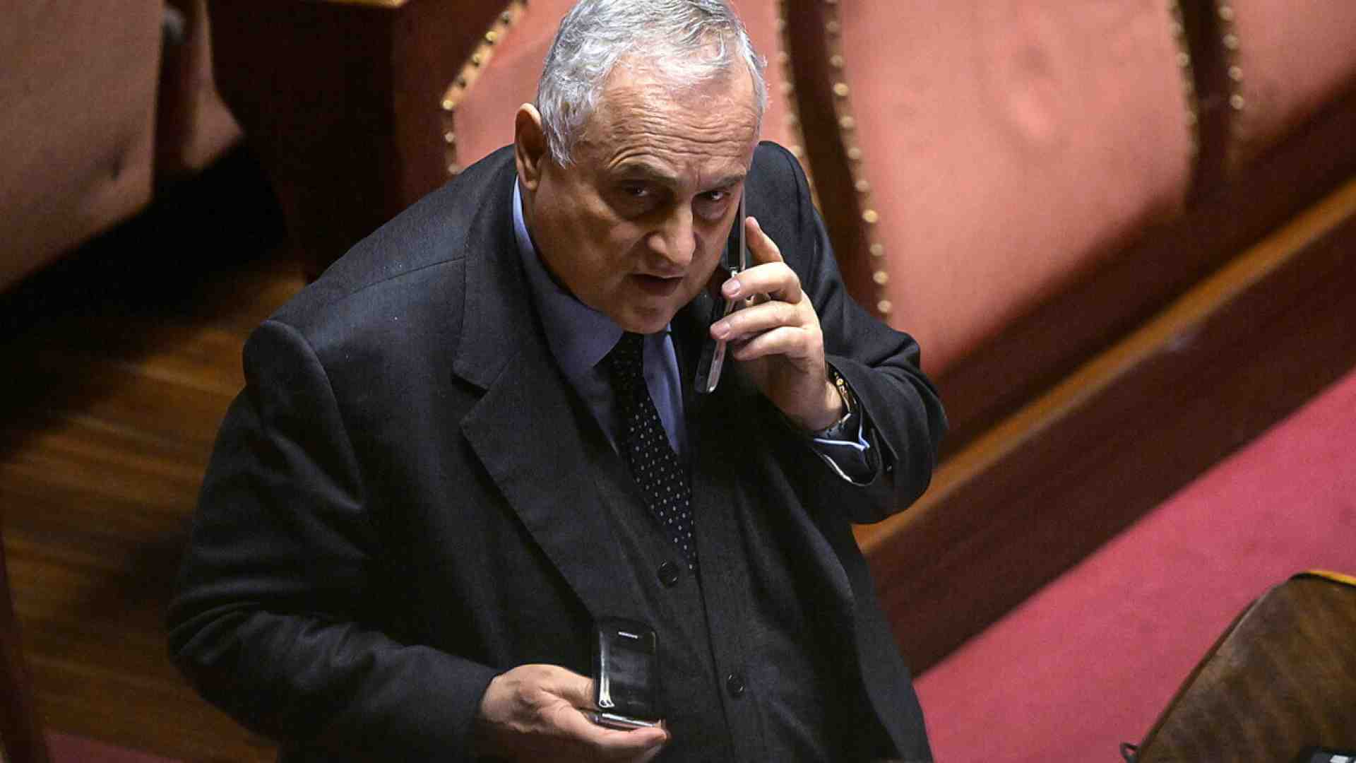 No all'azionariato popolare. Lotito detta la linea alla maggioranza: "Questa legge è scritta con i piedi"