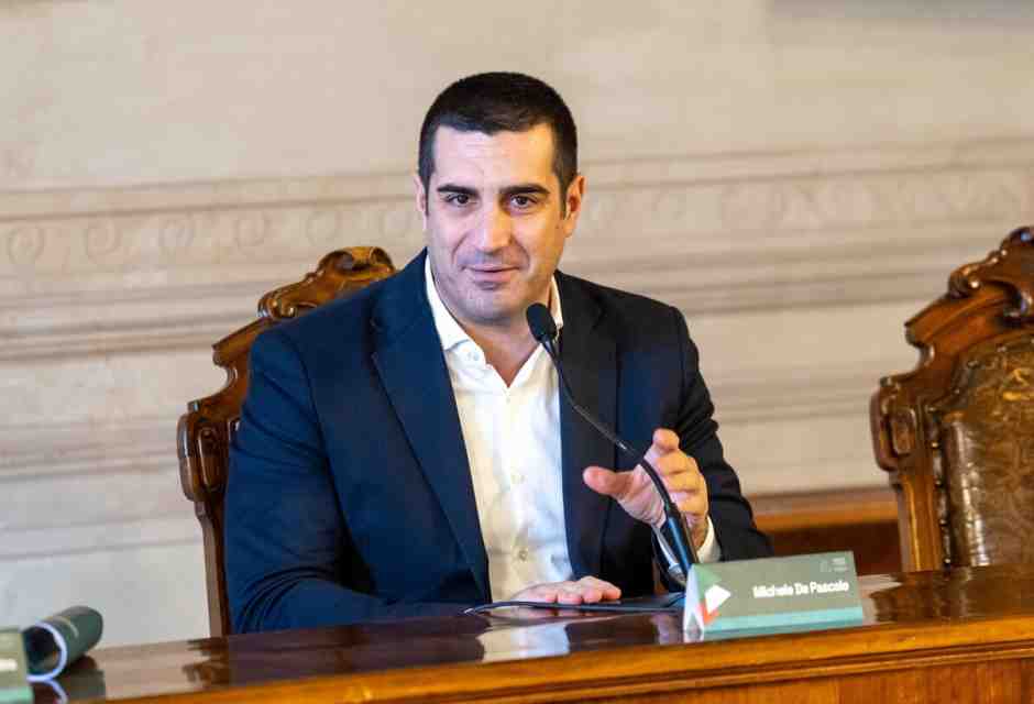 In Emilia Romagna De Pascale (Pd) apre a Meloni sui Cpr. Avs e M5s scatenati: "Un errore legittimarli"