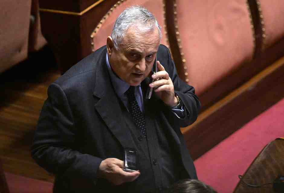 No all'azionariato popolare. Lotito detta la linea alla maggioranza: "Questa legge è scritta con i piedi"
