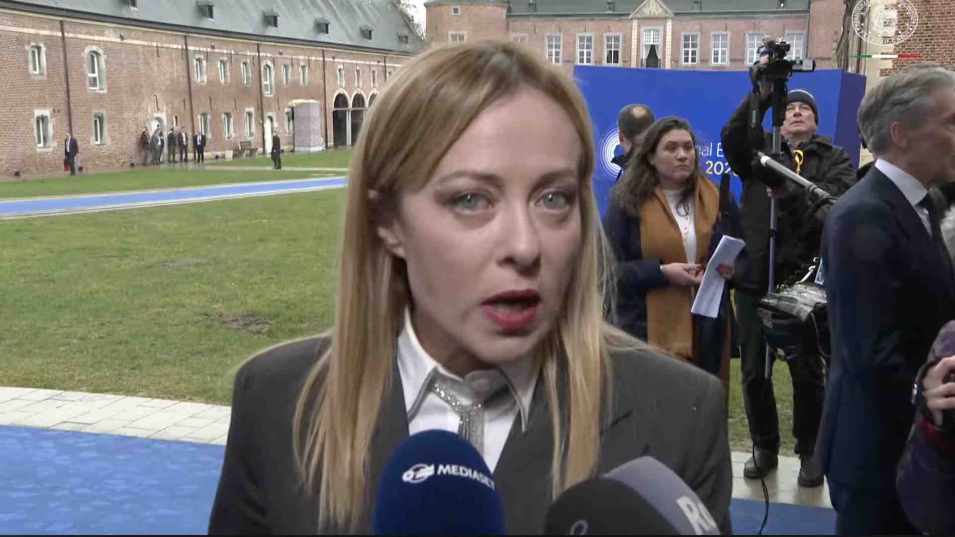 Meloni: "In Europa il motore italo-tedesco c'è, ma non è contro la Francia"