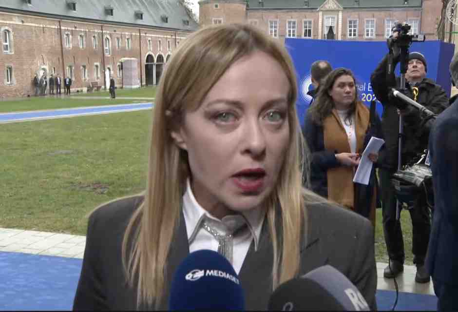 Meloni: "In Europa il motore italo-tedesco c'è, ma non è contro la Francia"
