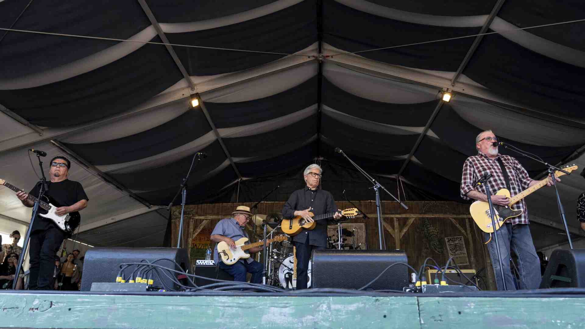 Il vorticoso caleidoscopio sonoro dei Los Lobos