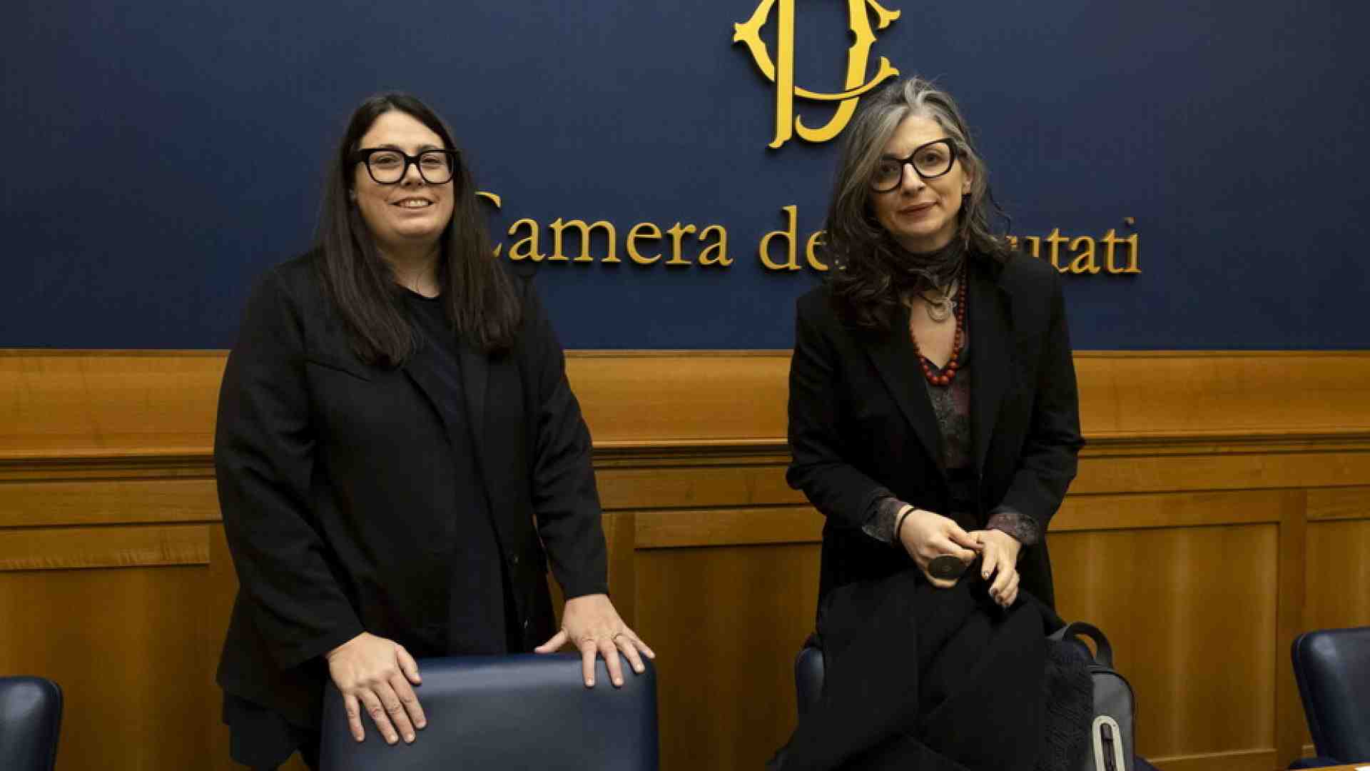 Altro che dimissioni. Il campo largo: “Continueremo a invitare Albanese”